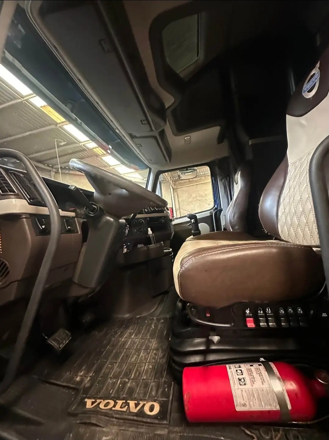 Volvo vnl 780 studio sleeper| 2016