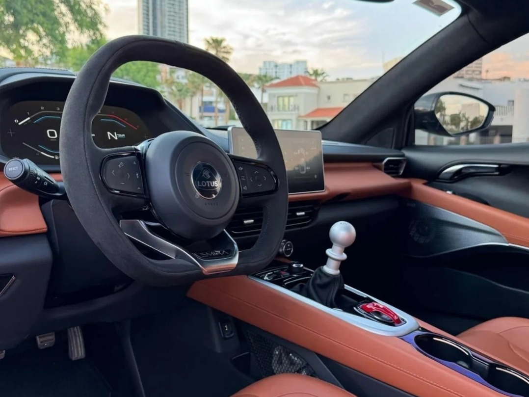 Lotus Emira Deportivo| 2024| 800 KM