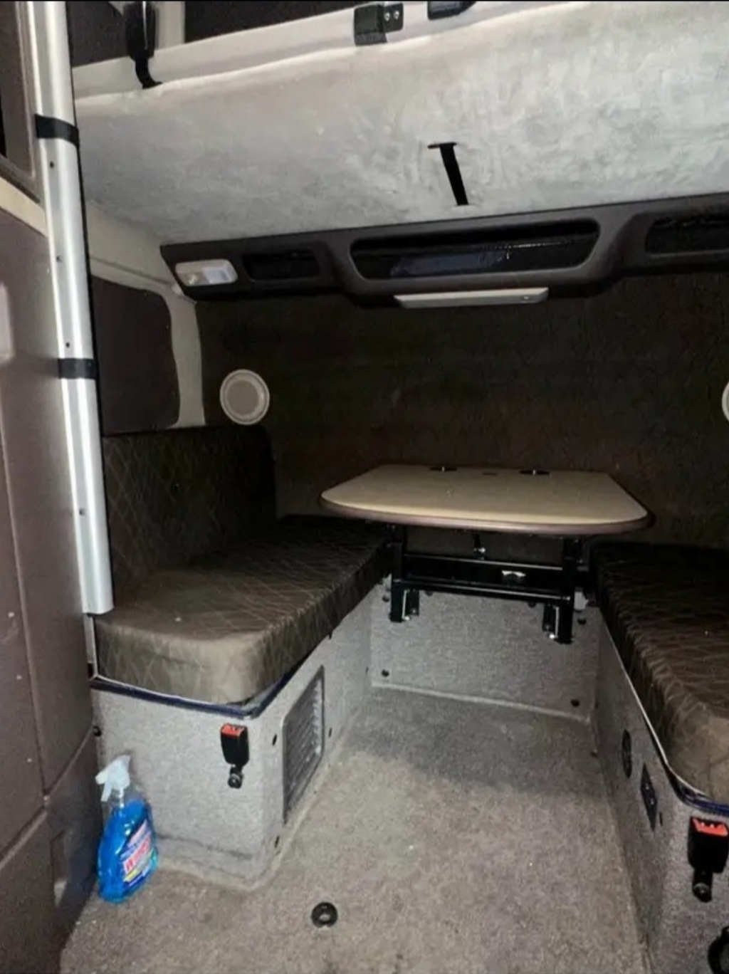 Volvo vnl 780 studio sleeper| 2016