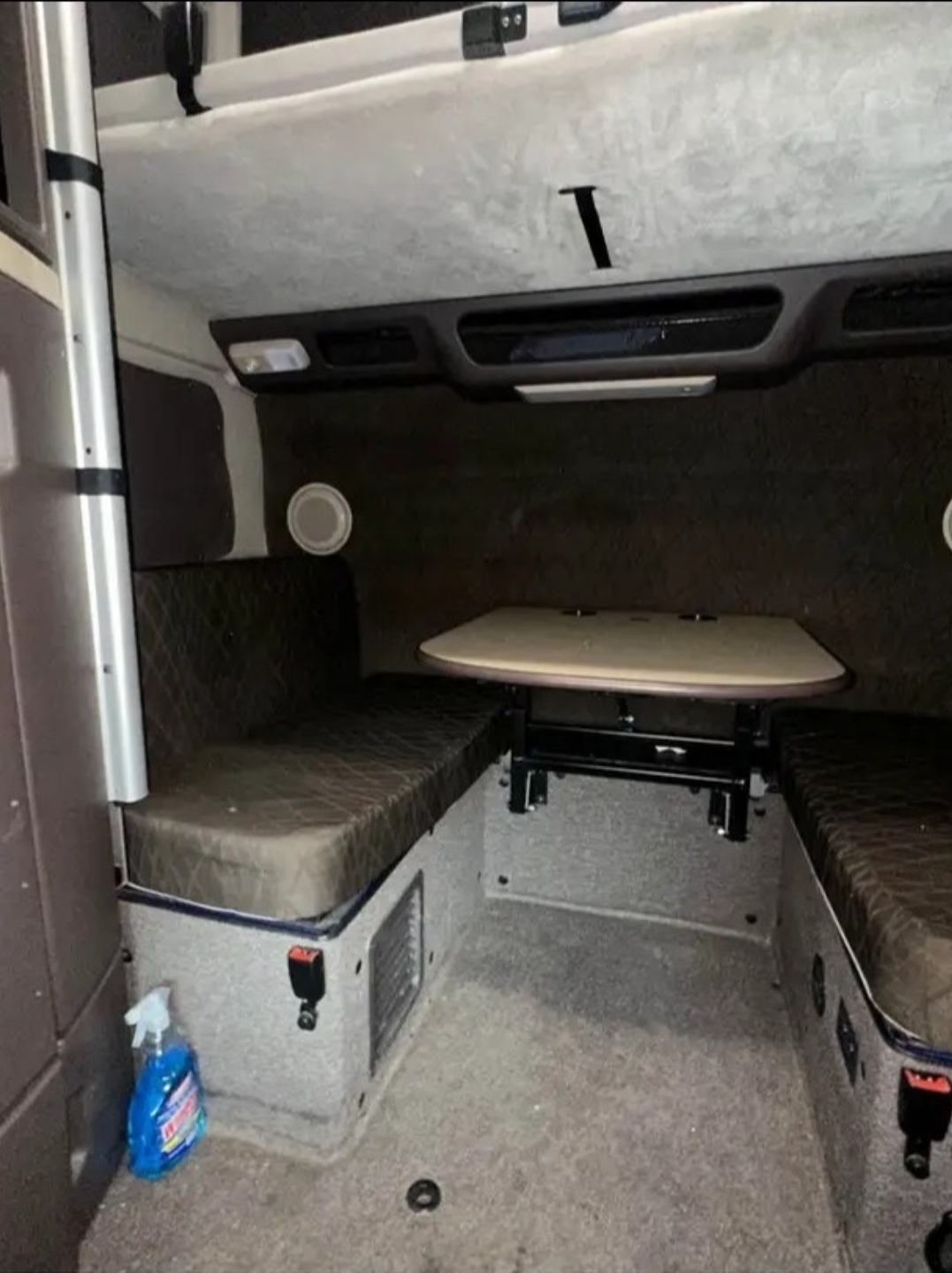Volvo vnl 780 studio sleeper| 2016