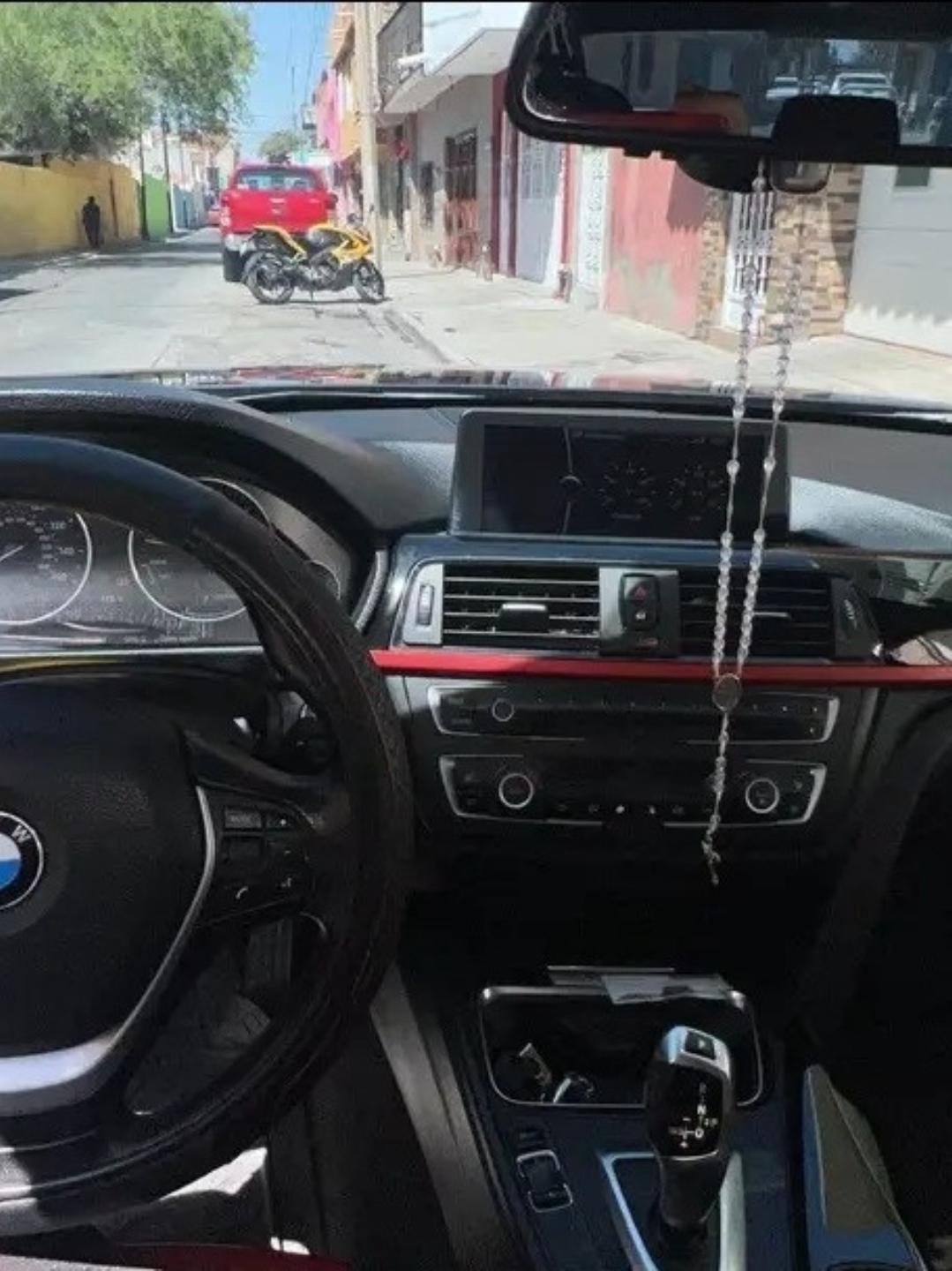 BMW Series 3 Americano| 2012| 140,000 KM