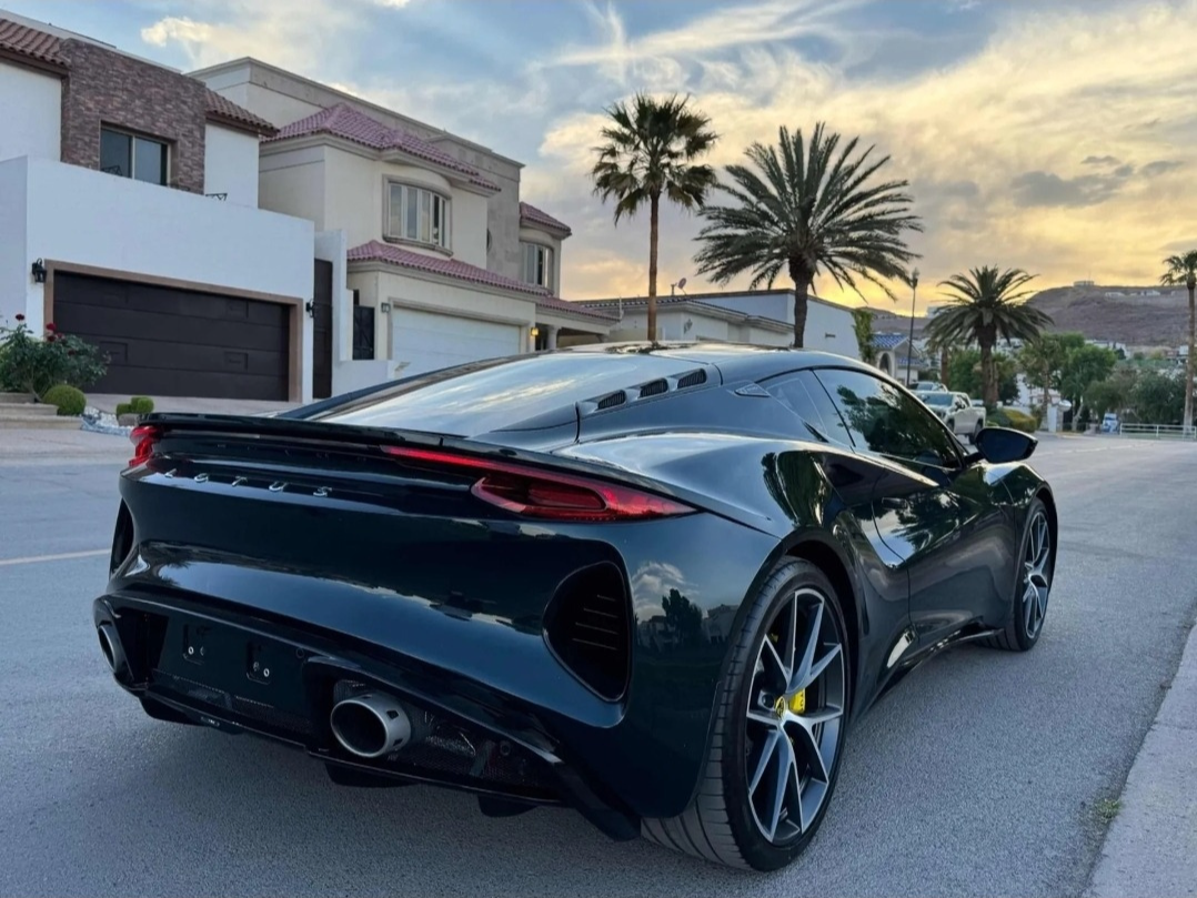Lotus Emira Deportivo| 2024| 800 KM