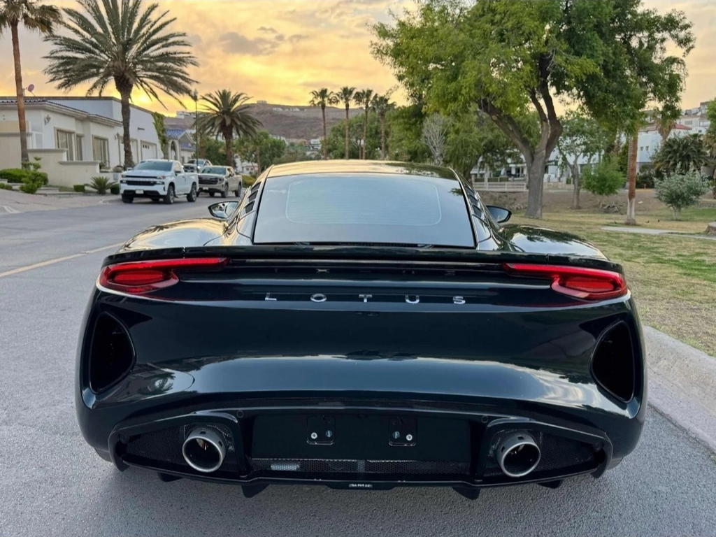 Lotus Emira Deportivo| 2024| 800 KM
