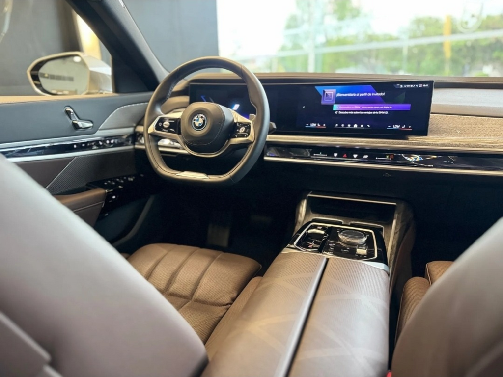 BMW Serie 7 3.0 750E Xdrive Hibrido Conectable Lujo| 2025| 3,632 KM